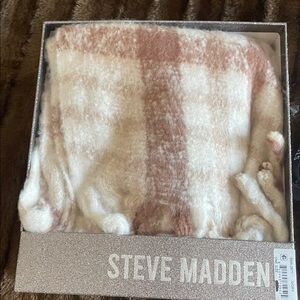 Steve Madden scarf with box